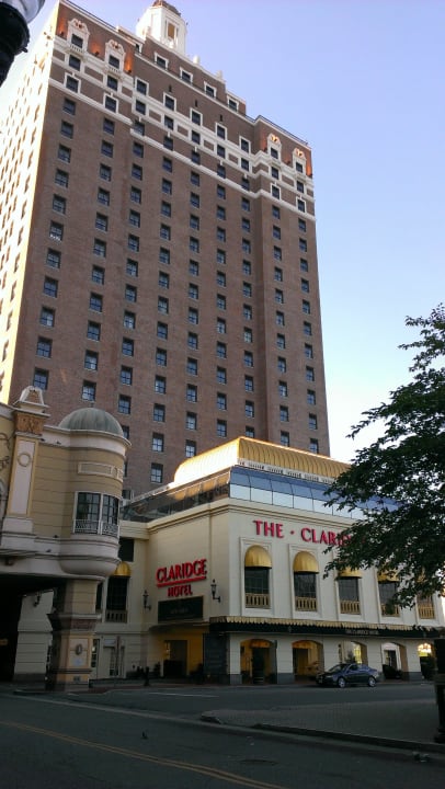 Das Hotel von Außen The Claridge Hotel