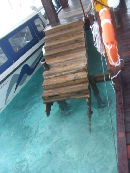 Ausstieg aus dem Wasser Thulhagiri Island Resort