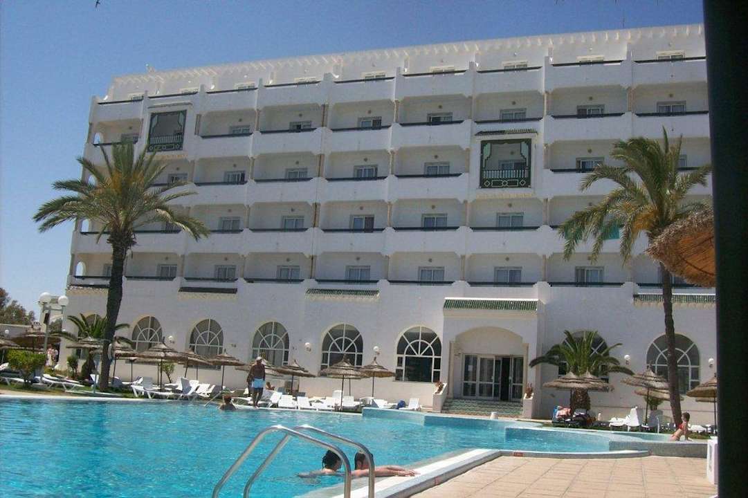 Hotelansicht vom Pool Royal Jinene