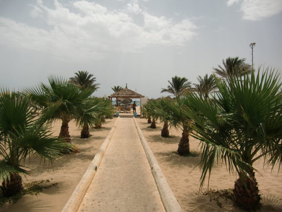 Weg zum Strand Hotel Paradis Palace