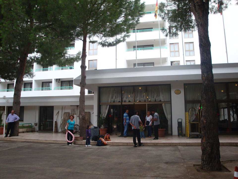 Der Hoteleingang Hotel Grand Efe