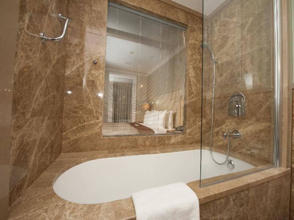 Bathroom Ramada Hotel Istanbul Asia