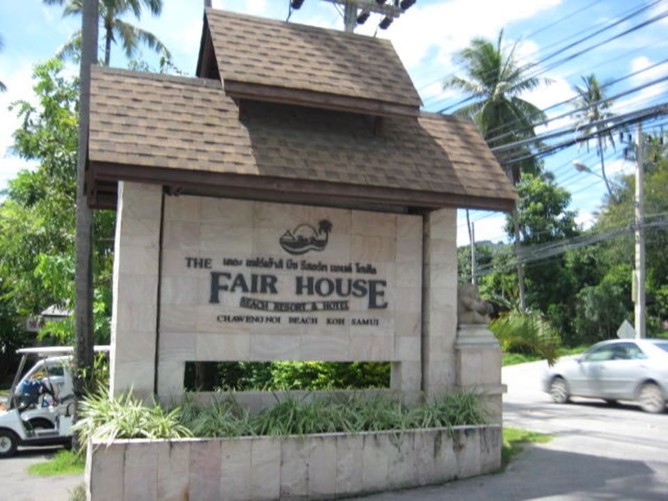 Hoteleingang The Fair House Beach Resort