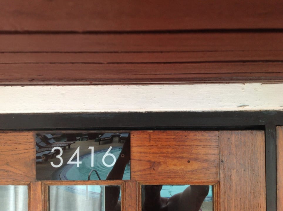 Eingang für die Schnaken Best Western Phuket Ocean Resort