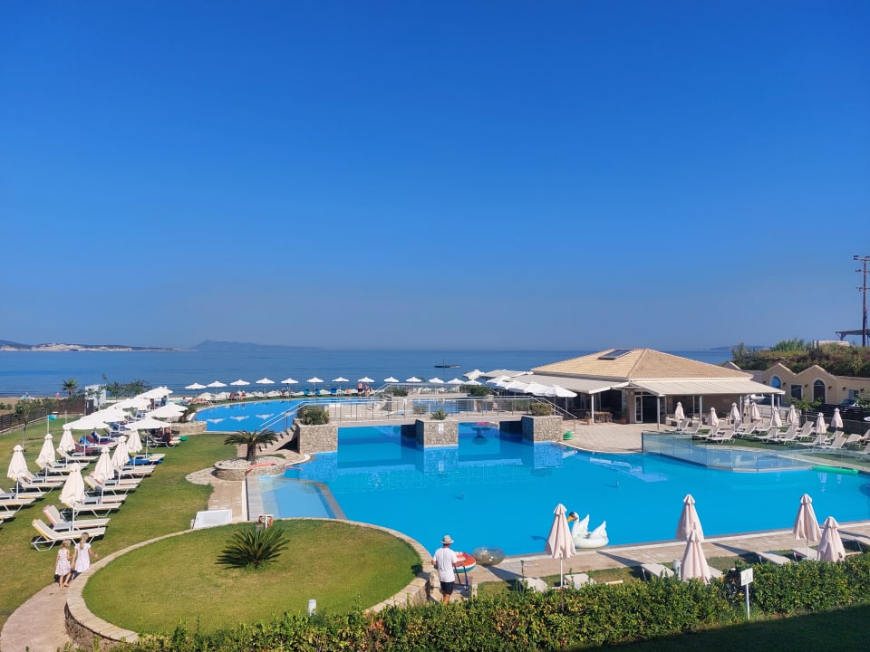 Pool Athina Agios Stefanos