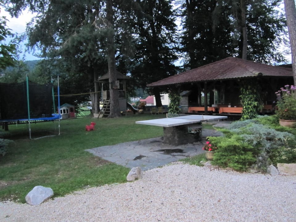 Sicht zum Spielplatz Hotel Garni Buchenhof