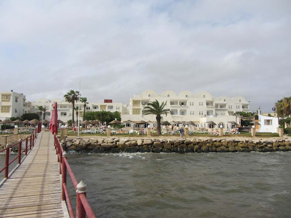 Blick aufs Hotel Alassio Hotel and Thalasso