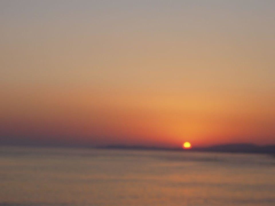 Sonnenuntergang vom Hotelzimmer aus gesehen Aska Hotel Just in Beach