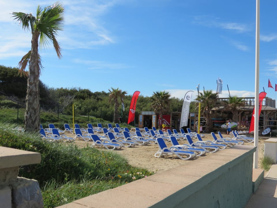 Strandliegen und Surfanlage Belambra Riviera Beach Club