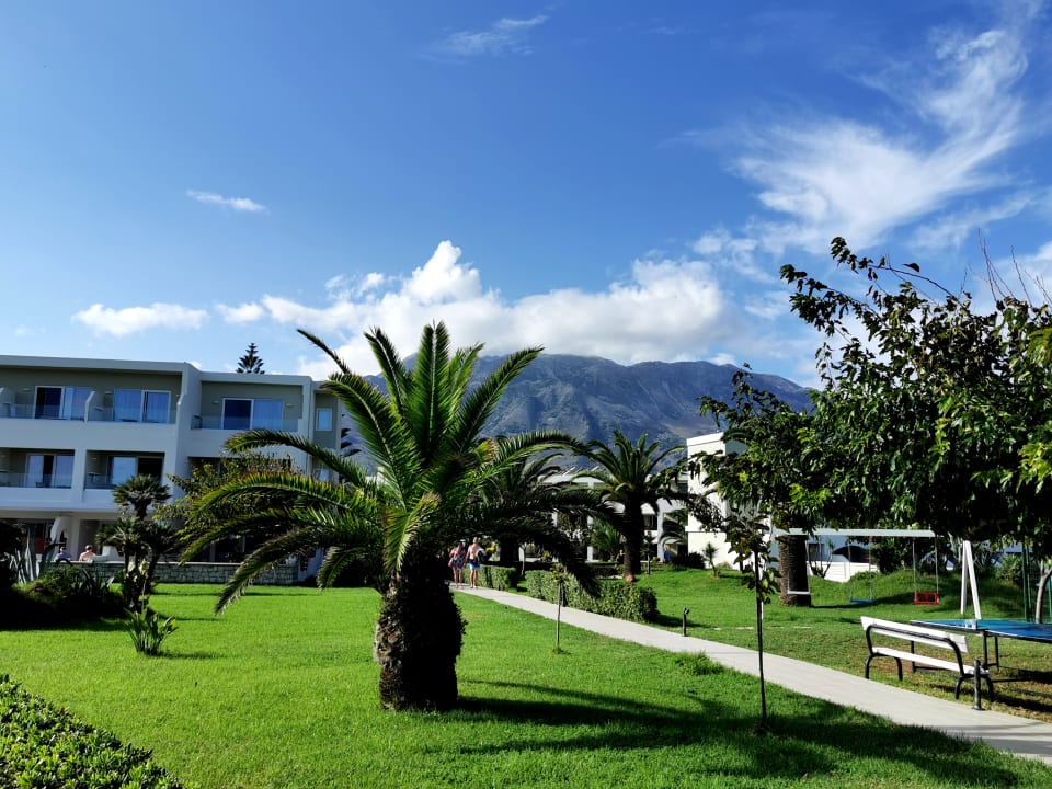 Gartenanlage Vantaris Palace