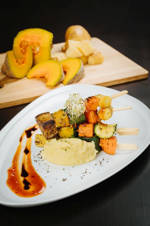 Gastro Away Chiang Mai Thapae Resort - A Vegan Retreat