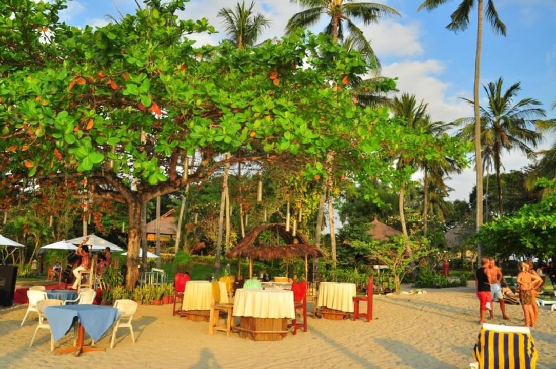 Strand mit Strandrestaurant Kila Senggigi Beach Lombok