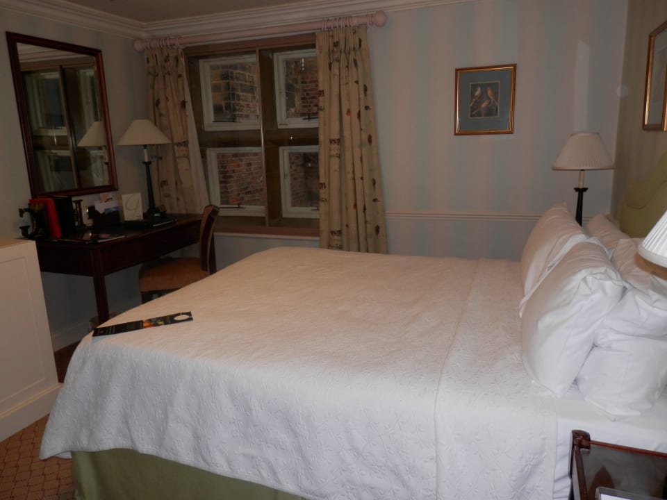 Blick ins Zimmer u. Fenster Hotel Macdonald Gisborough Hall