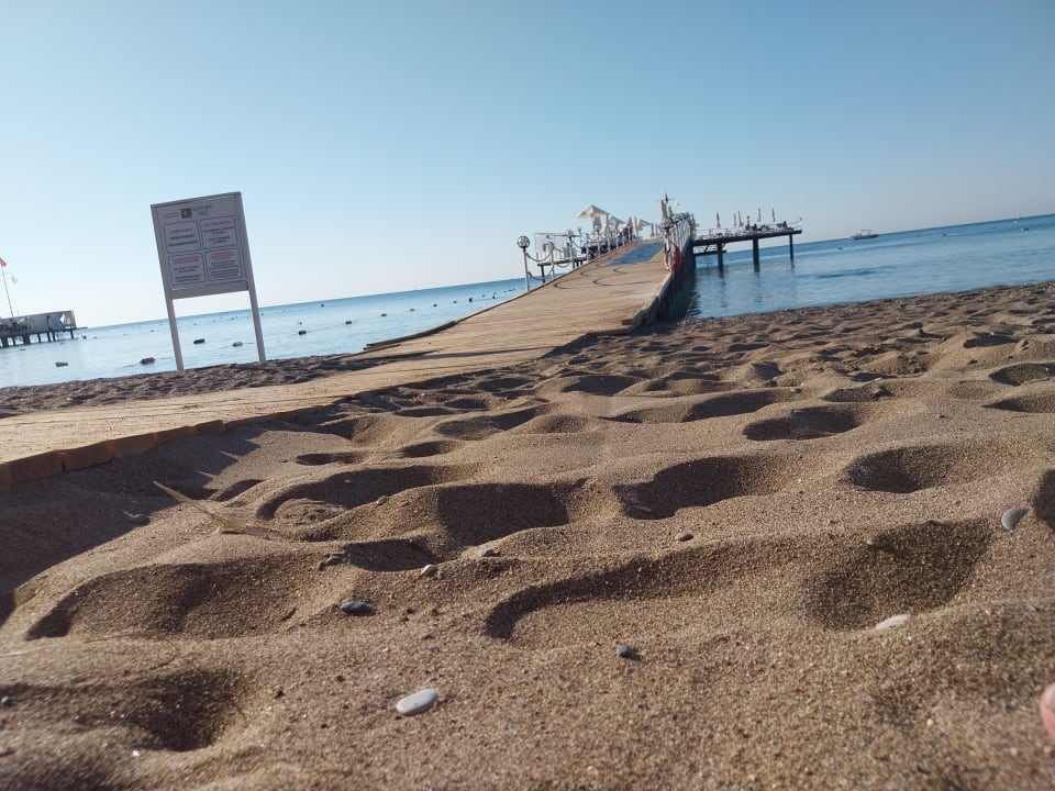 Strand Saturn Palace Resort Hotel