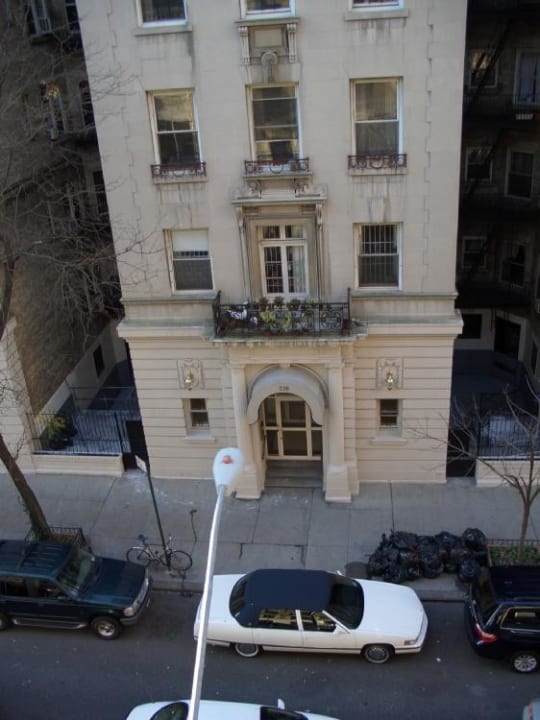 Wohnhaus direkt gegenüber Hotel Morningside Inn