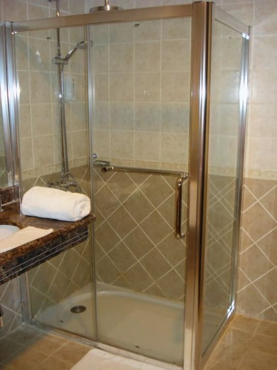 Dusche im Badezimmer Coral Sun Beach
