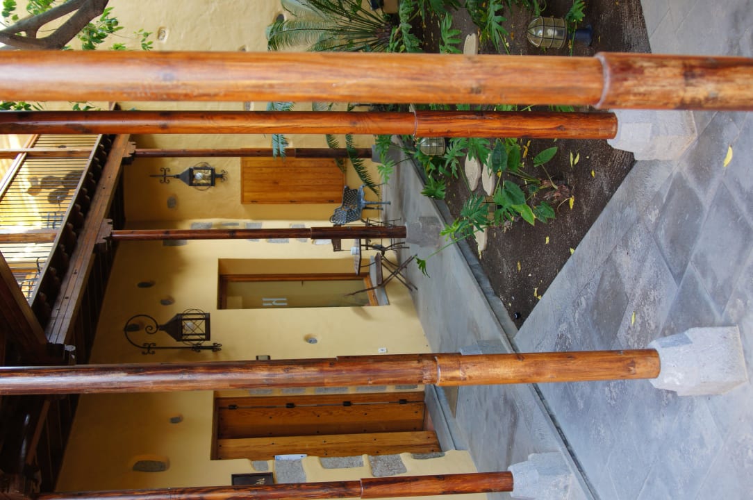 Im Patio / Zugang El Oroval Hotel Rural Casa de Los Camellos