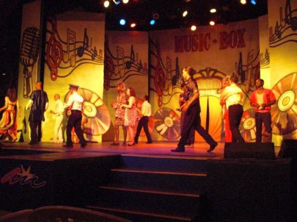 Abendshow  Wyndham Alltra Samana