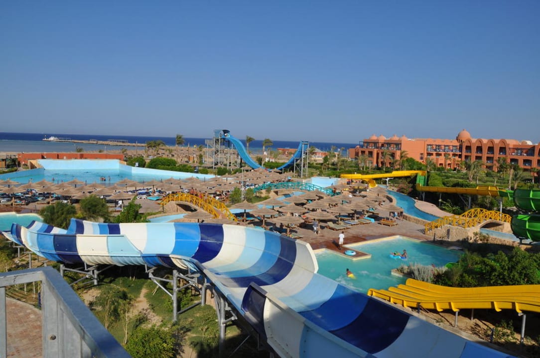 Widok na część aquaparku Titanic Beach Spa & Aqua Park
