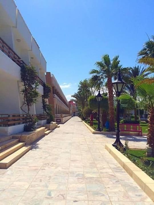 Территория отеля The Grand Hotel Hurghada