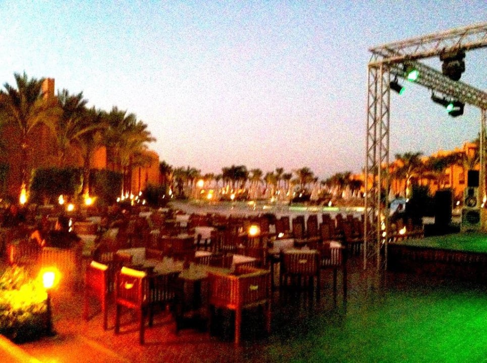 Die Terrasse mit Bühne Stella Beach Resort & Spa Makadi Bay