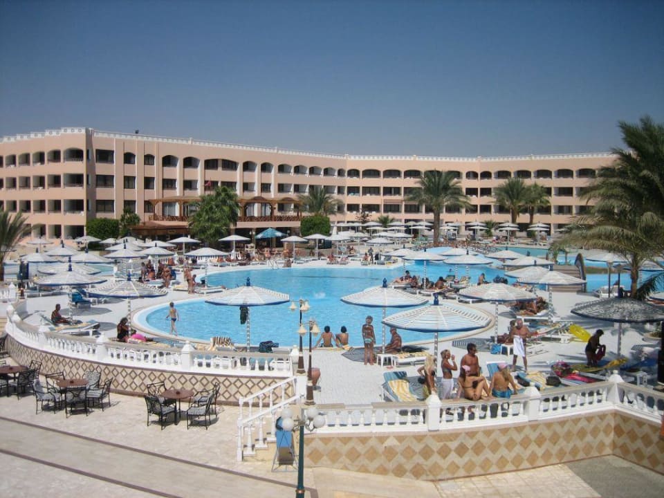 Pool am Haupthaus Beach Albatros Resort