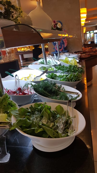 So viele Salate Saphir Resort & Spa