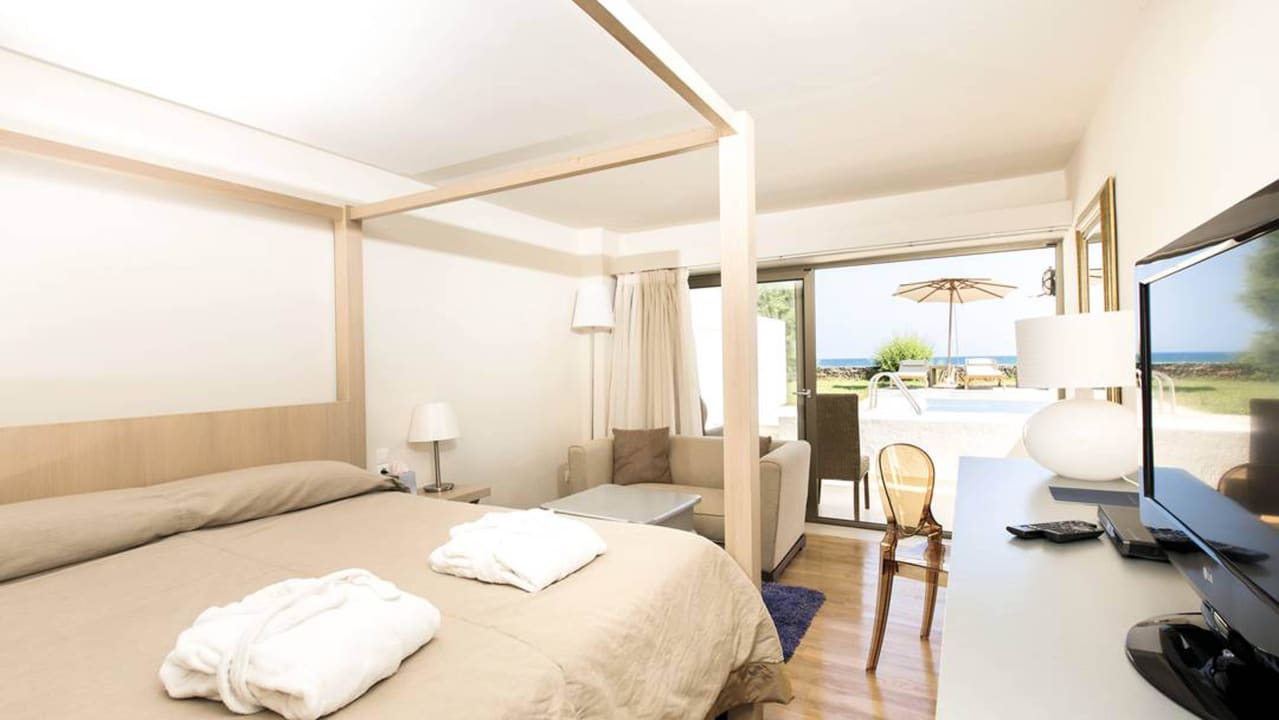 The Pool Cool Room The Island Hotel