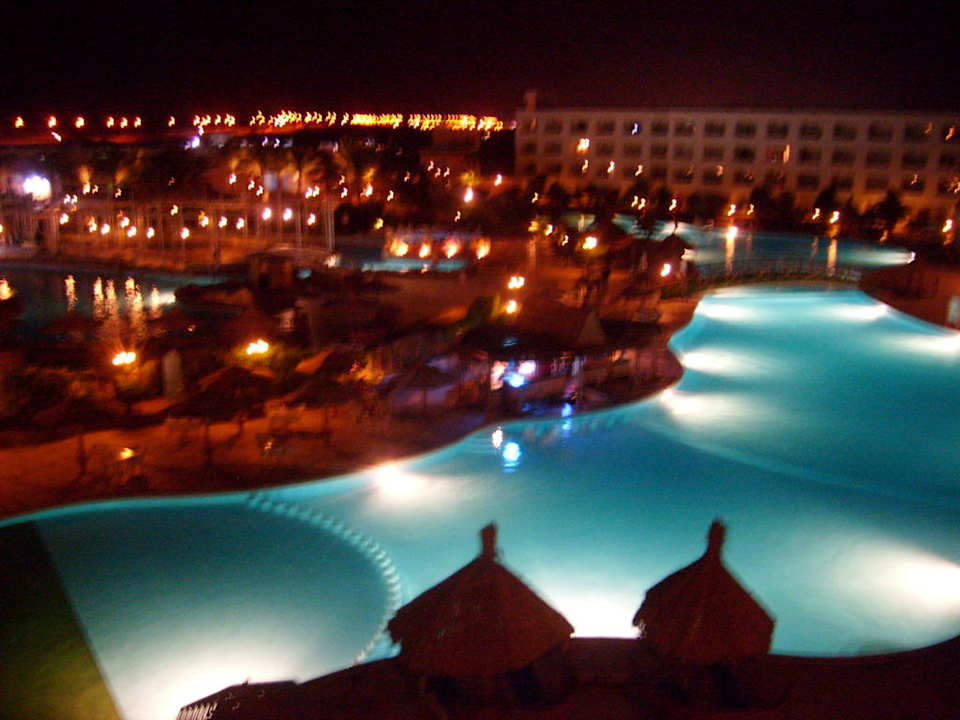 Bei Nacht Titanic Resort & Aqua Park