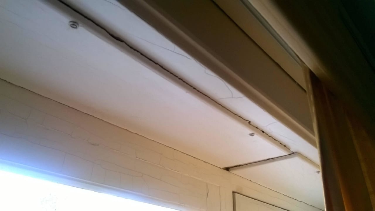 Verkleidung über Fenster Hotel Lido