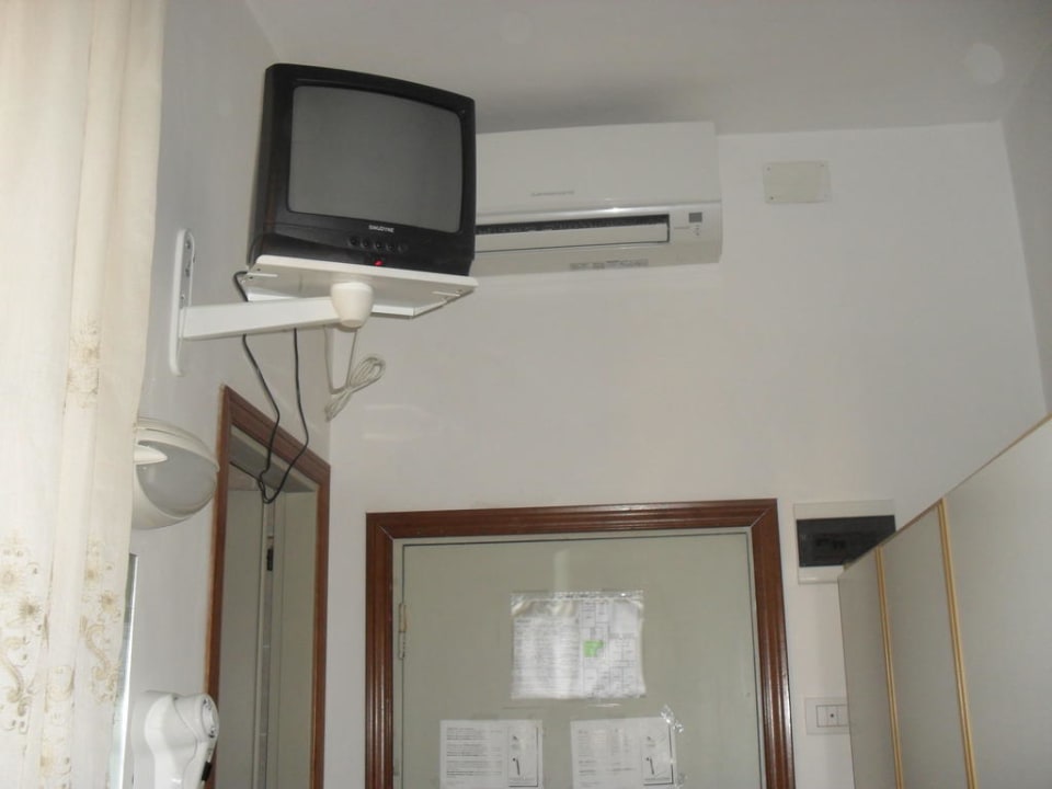 TV & Klimaanlage Hotel Giulio Cesare