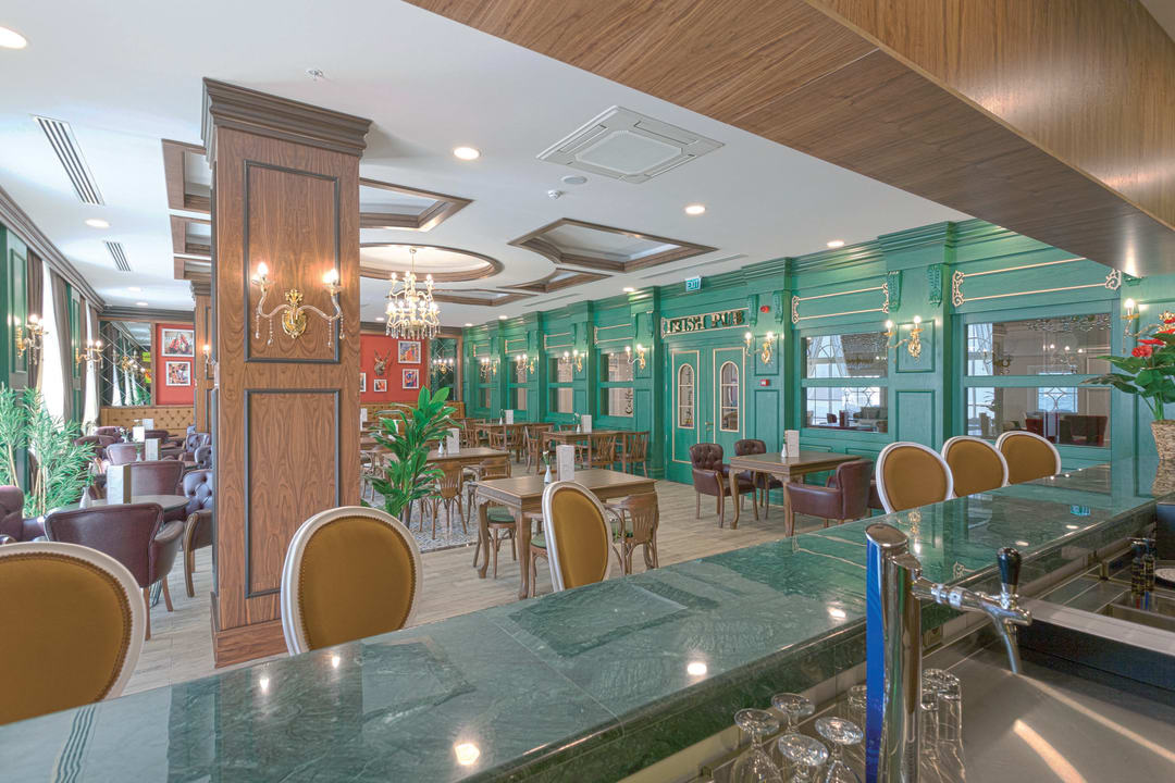 Irish Pub Side Royal Palace Hotel & Spa
