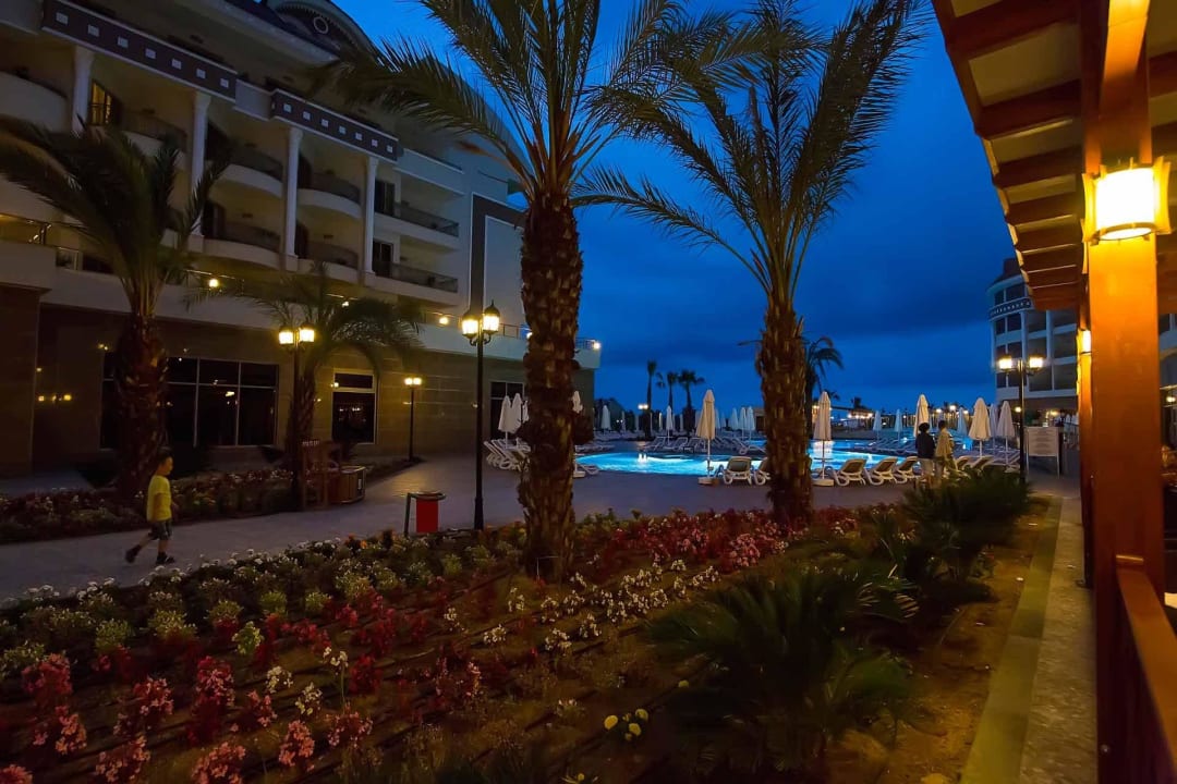 Abendstimmung / Blick vom Außenrestaurant  Kirman Belazur Resort & Spa