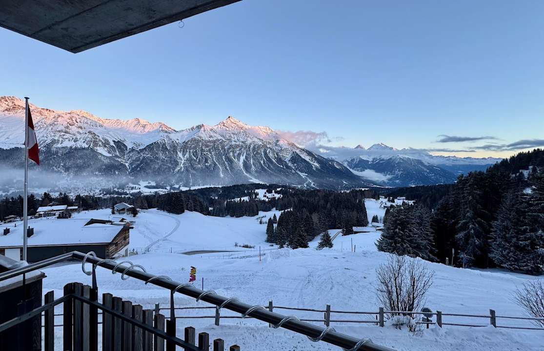 Ausblick Berghotel Tgantieni