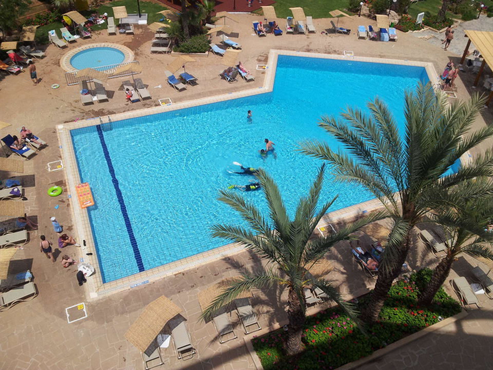 Er reicht zum "tauchen" Crystal Springs Beach Hotel