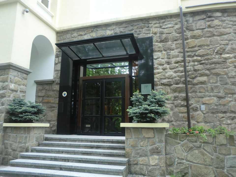 Eingang Hotel Modrzewie Park