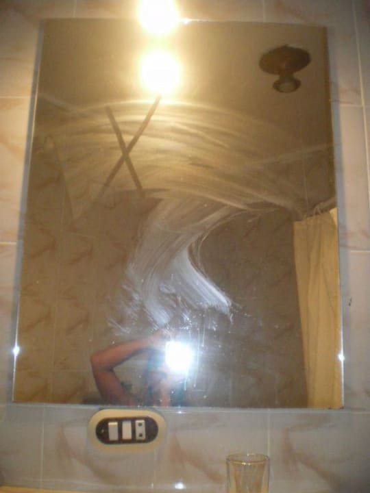 Spieglein,Spieglein an der Wand Badspiegel Hotel Al Mashrabiya Resort