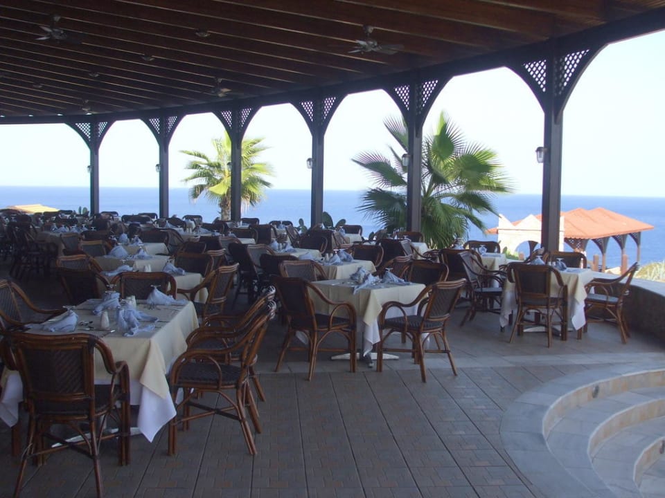 Aussenteil des Restaurants Hotel Kalithea Horizon Royal