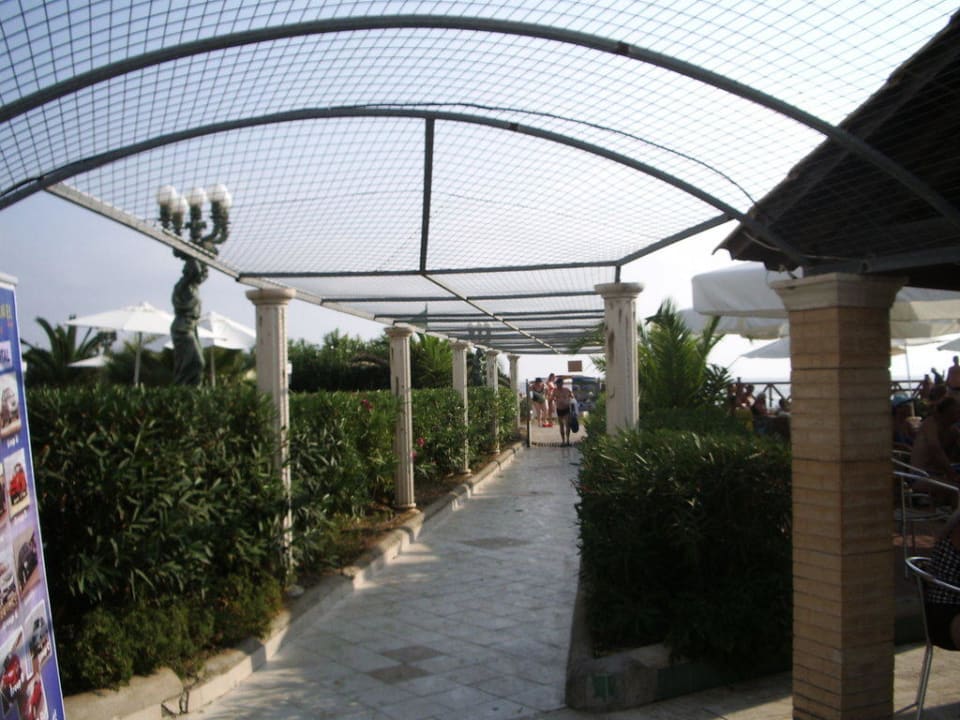 Weg zum Strand Sandy Beach Resort