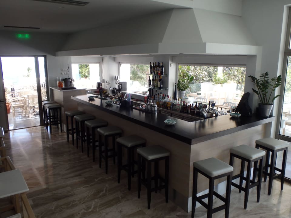 Lobbybar von innen Hotel Kakkos Bay