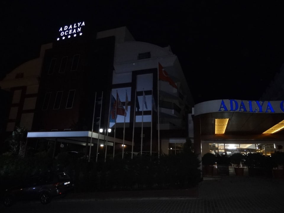 Eingang des Hotels Adalya Ocean Deluxe