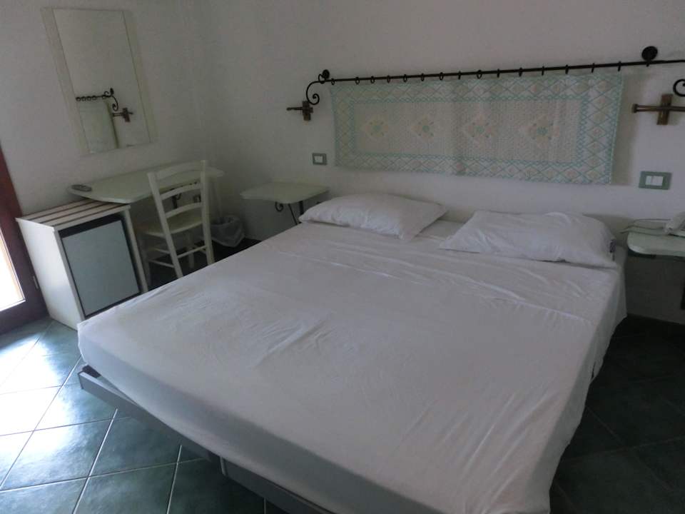 Doppeltbett zur Terrassenseite Borgo Saraceno Hotel & Spa