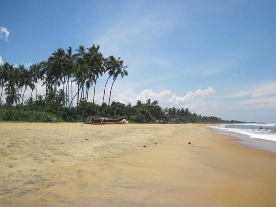Linke Strand direkt vor dem Hotel Mermaid Hotel & Club