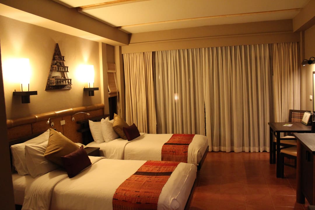 Riesen Bett wenn man es zusammen schieben lässt. Khao Lak Merlin Resort