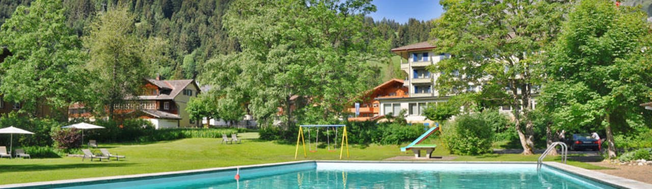 Garten Parkhotel Bellevue Lenk