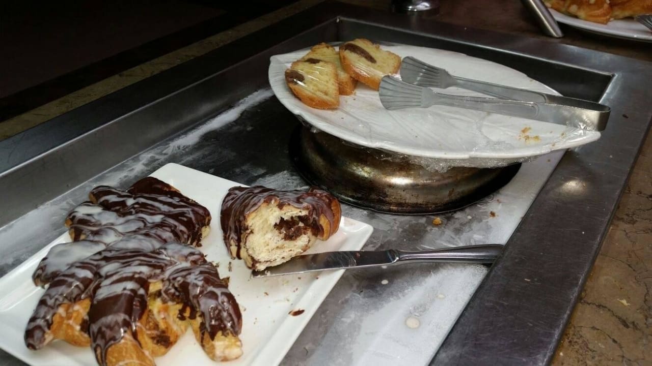 Die Untersetzer am Buffet .... grauslig !!! Stella Beach Resort & Spa Makadi Bay