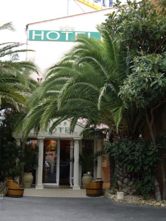 Eingang des Hotels Hotel Les Grenadines