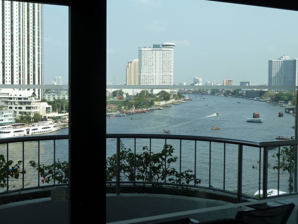 Blick vom Balkon zum Fluss Shangri-La Hotel, Bangkok