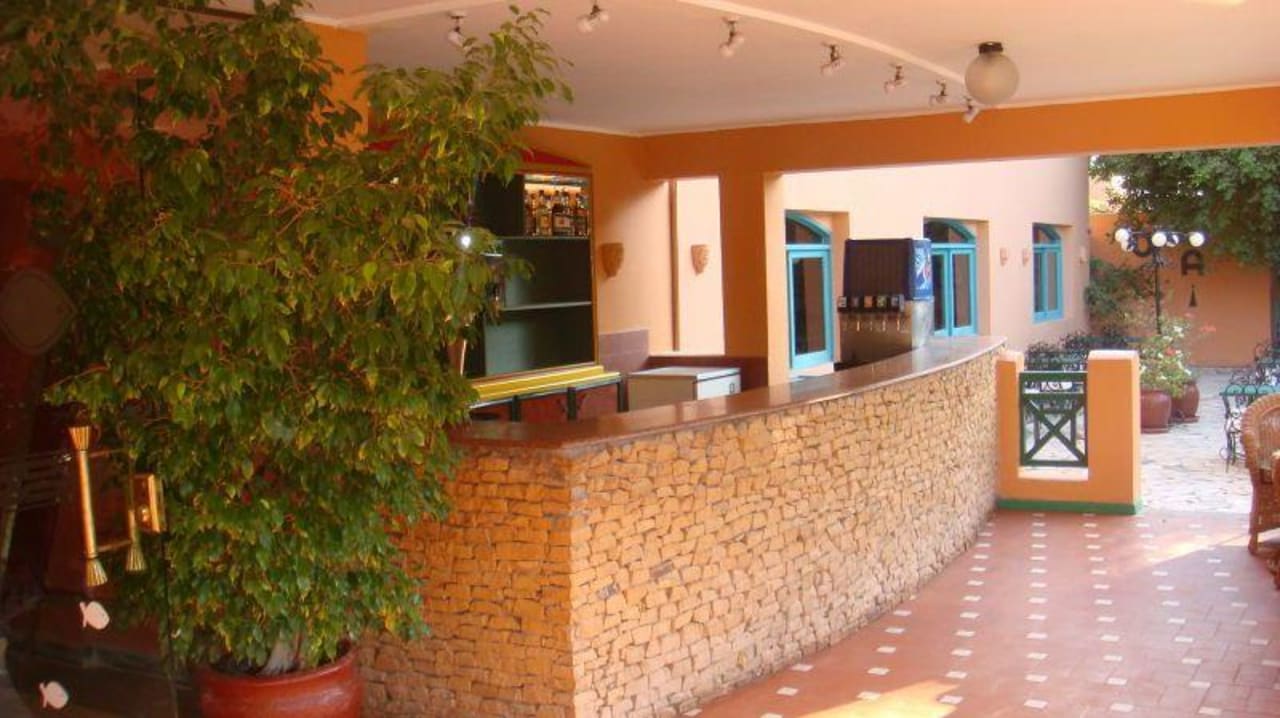 Aussenbar am Hauptgebäude Giftun Azur Resort