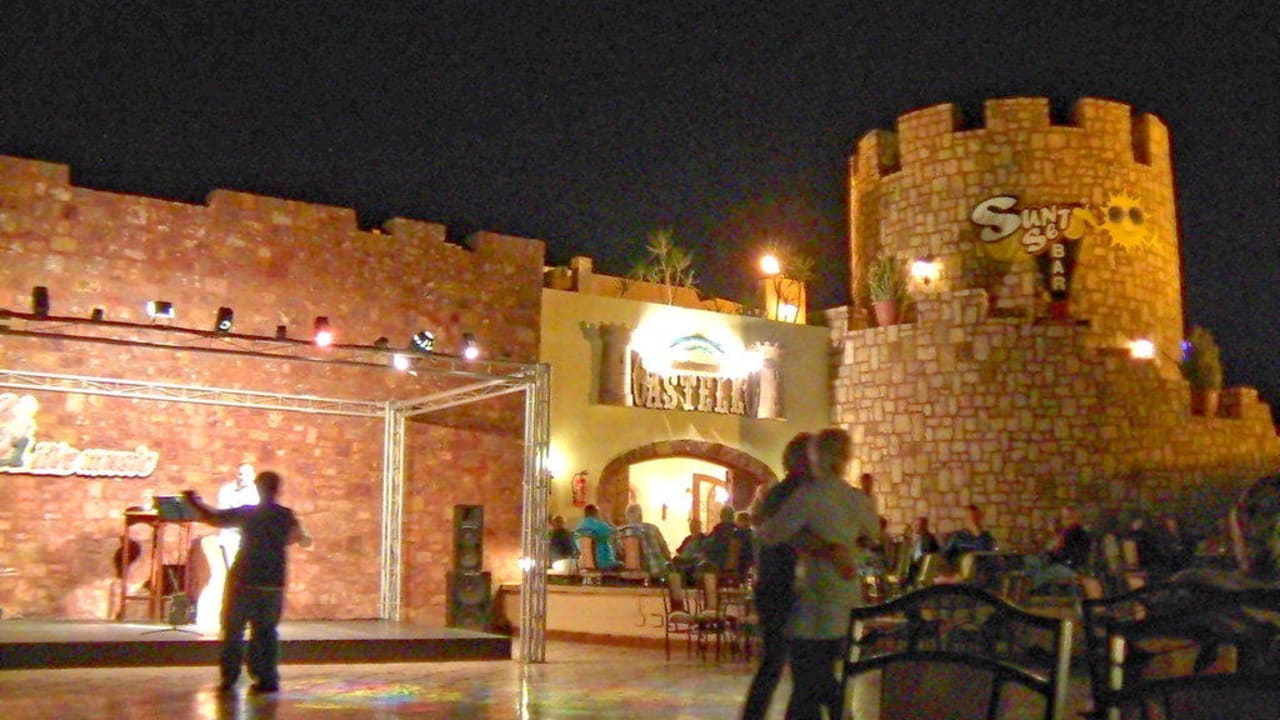 Abendliche Life-Musik mit Tanz vor dem Castello Pickalbatros Dana Beach Resort - Hurghada